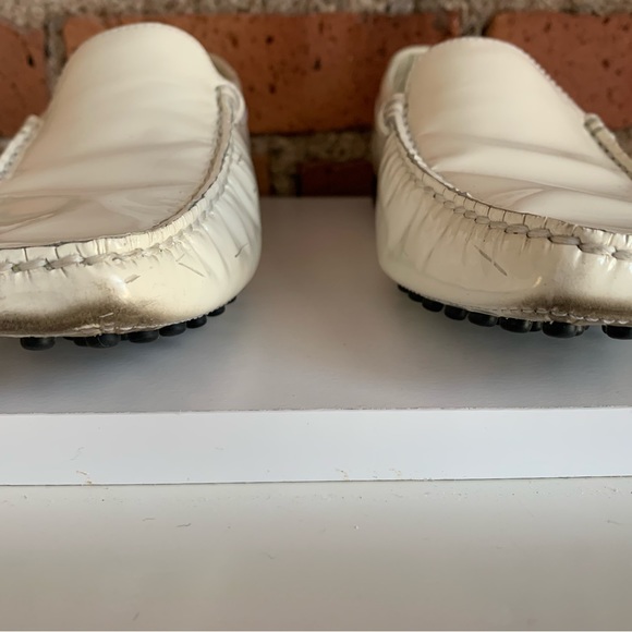 Tod’s Women’s Grommino Flat Driving Shoe Loafer Ivory Patent Leather 6 36 - Picture 5 of 13